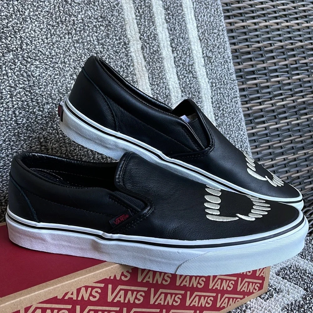 Vans Classic Slip-On Fangs Black/True White MENS - Picture 7 of 16